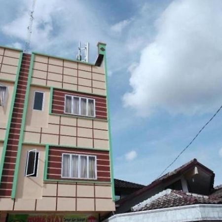 Guest House Taman Sari Syariah Pekanbaru Esterno foto